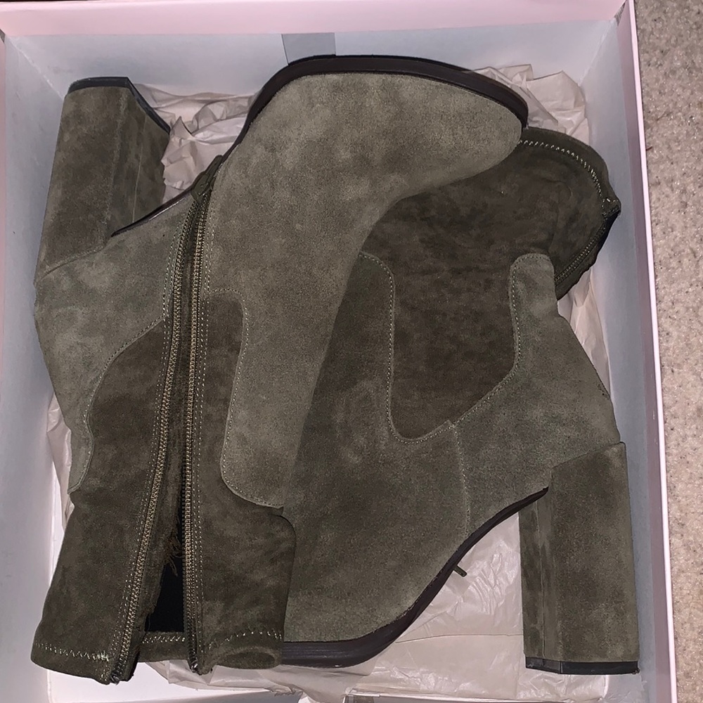 Never worn chinease laundry charisma olive suede